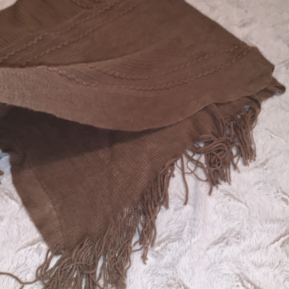 Poncho - Picture 2 of 5